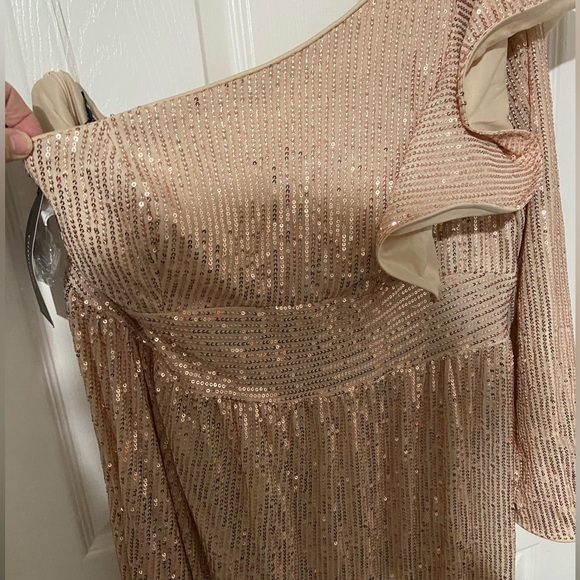 Elegant gold sequined formal. Never worn and with tags. - Picture 2 of 5
